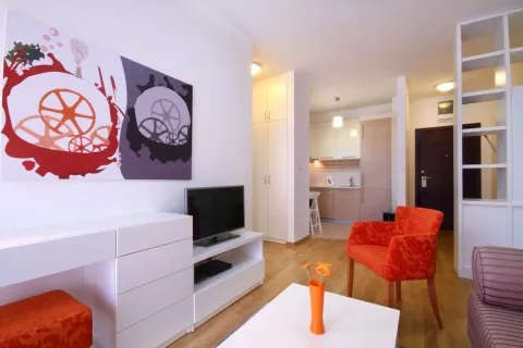 Rent, one bedroom apartment, 40m², Centar, Budva - image 2