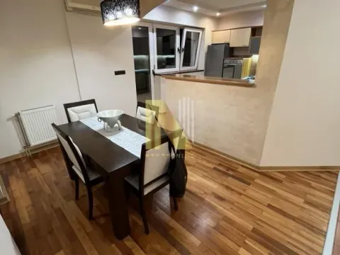 Izdavanje, četvorosoban stan, 138m², Centar, Novi Sad - image 4