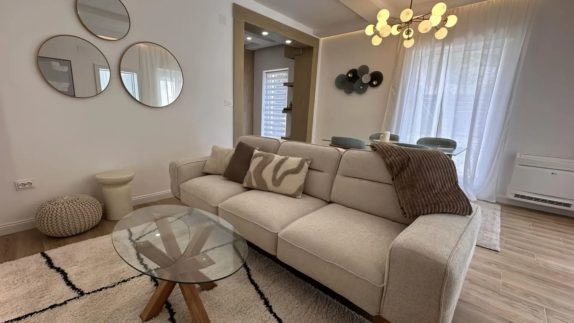 Izdavanje, dvosoban stan, 89m², Zelenika, Herceg Novi