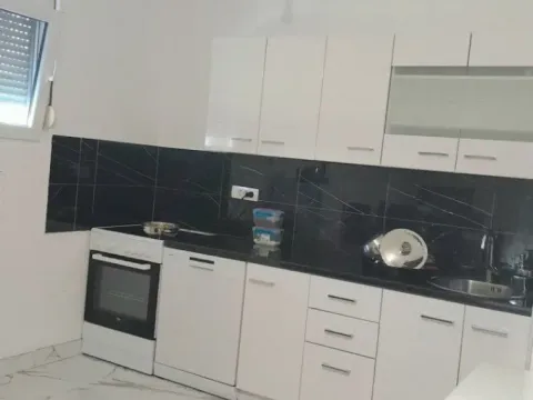 Izdavanje, dvosoban stan, 100m², Šušanj, Bar - image 4