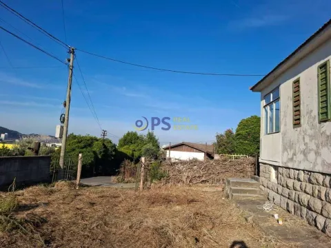Eksterijer kuće sa dvorištem. - image 5