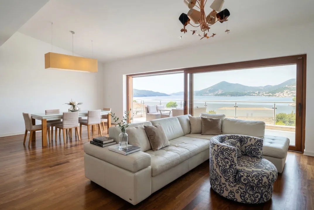 Prodaja, četvorosoban stan, 191m², Kamenovo, Budva