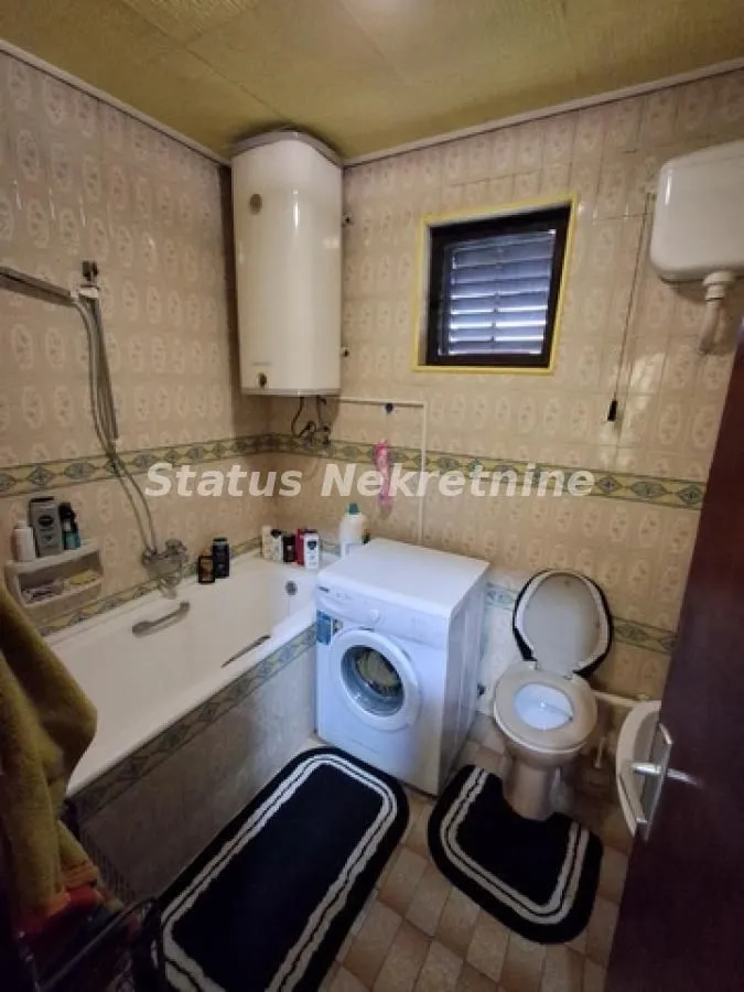 Prodaja, kuća, 330m², Futog, Novi Sad Sve Podlokacije