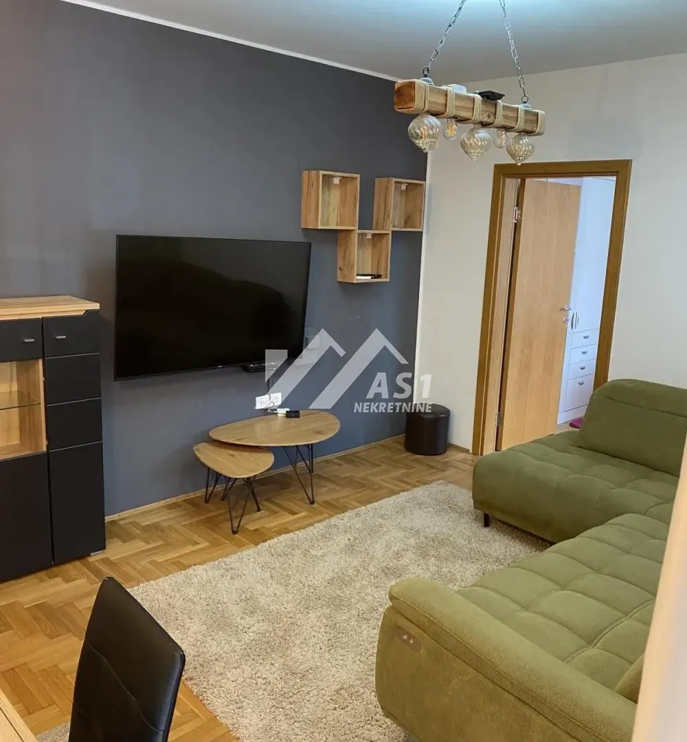 Izdavanje, jednosoban stan, 40m², Salajka, Novi Sad Sve Podlokacije