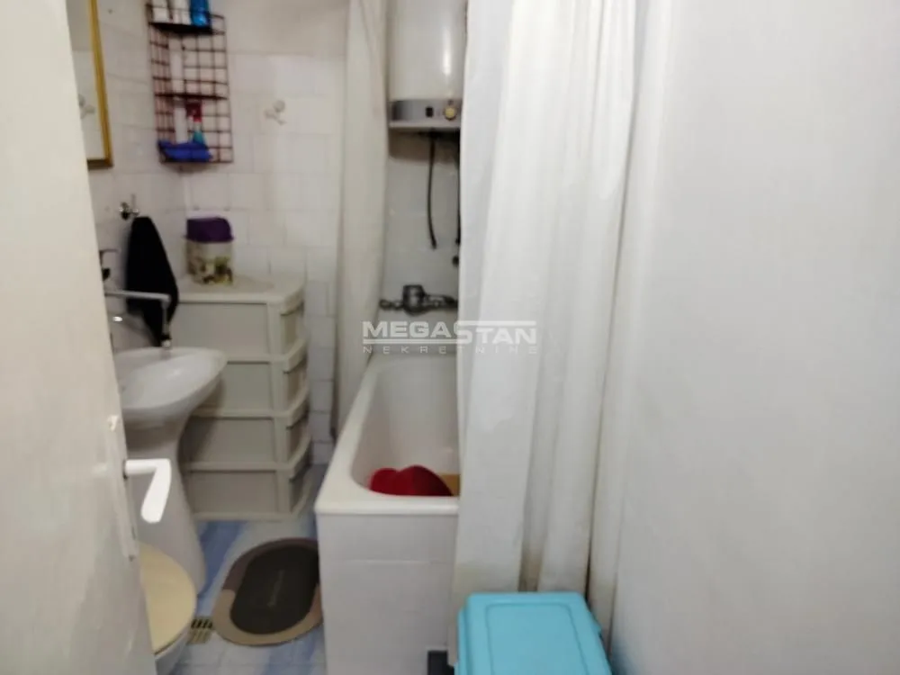 Izdavanje, trosoban stan, 53m², Kanarevo Brdo, Beograd