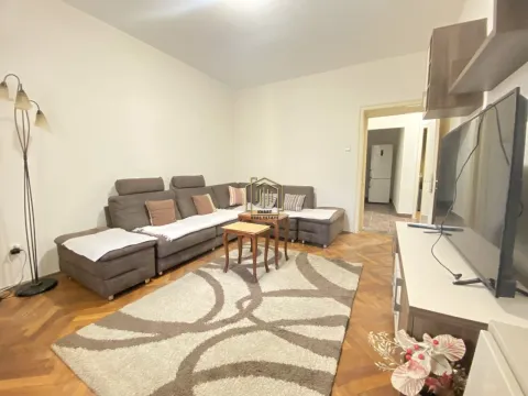 Izdavanje, dvosoban stan, 68m², Podgorica, Crna Gora - image 1