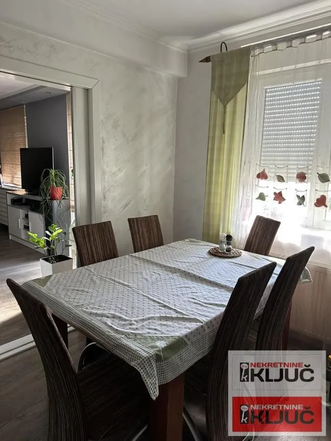 Prodaja, trosoban stan, 81m², Sajmište, Novi Sad