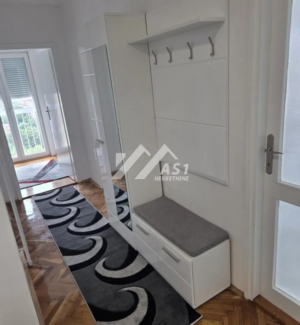 Izdavanje, trosoban stan, 68m², Kej, Novi Sad Sve Podlokacije