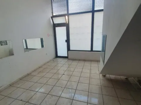 Izdavanje, poslovni prostor, 38m², Grbavica, Novi Sad Sve Podlokacije - image 2