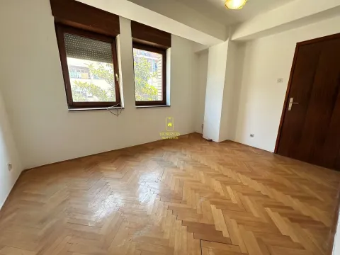 Prodaja, trosoban stan, 120m², Blok 7, Podgorica - image 14