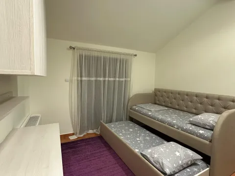 Izdavanje, trosoban stan, 130m², Centar, Tivat - image 23