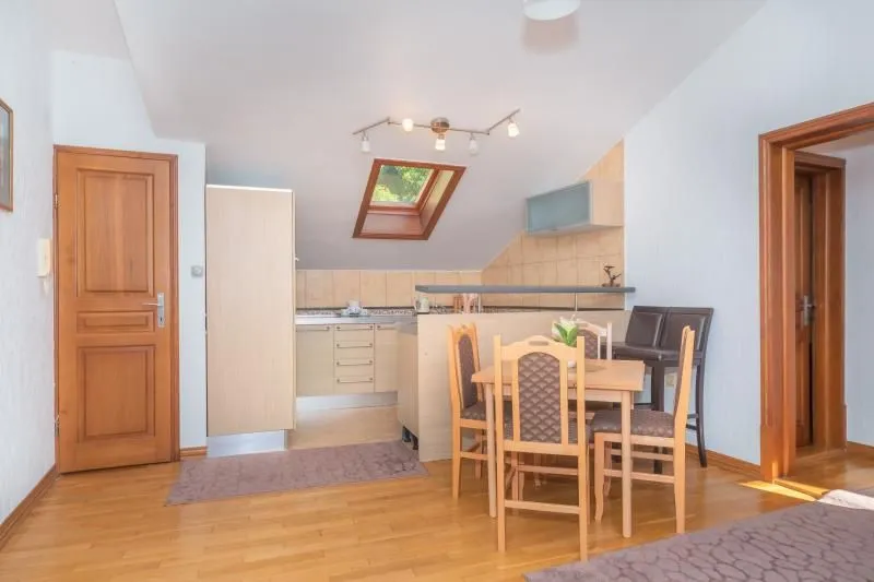 Rent, house, 292m², Kotor, Crna Gora