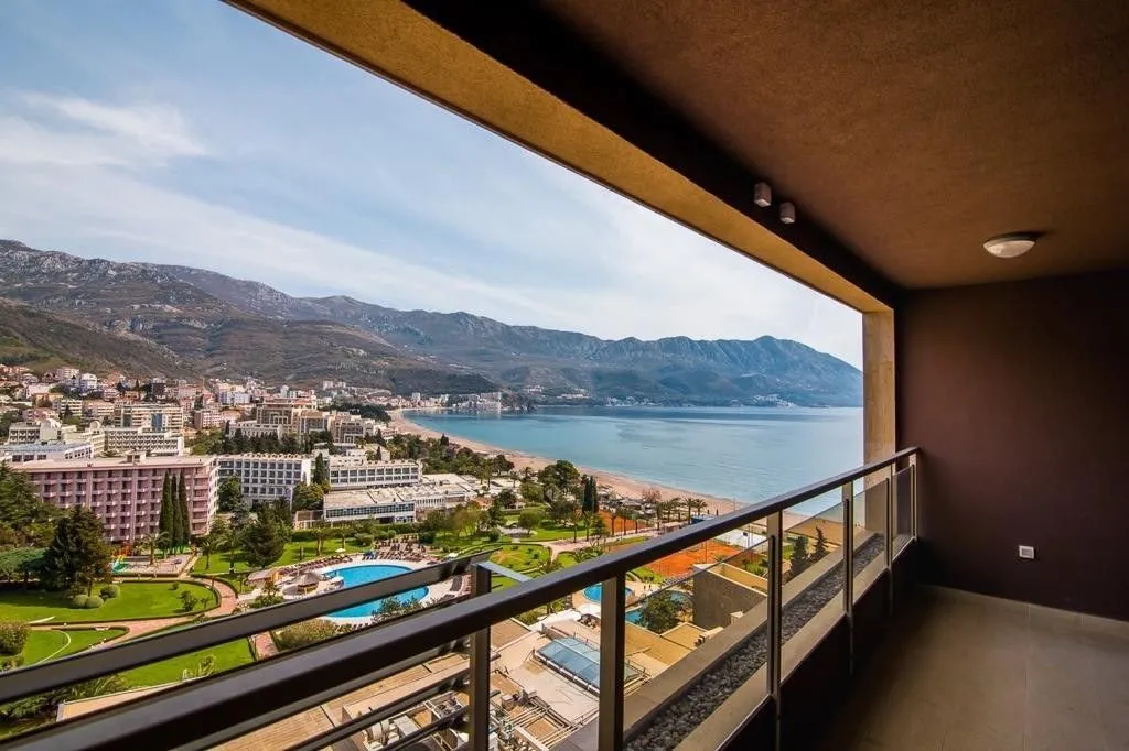 Sale, two bedroom apartment, 151m², Bečići, Budva