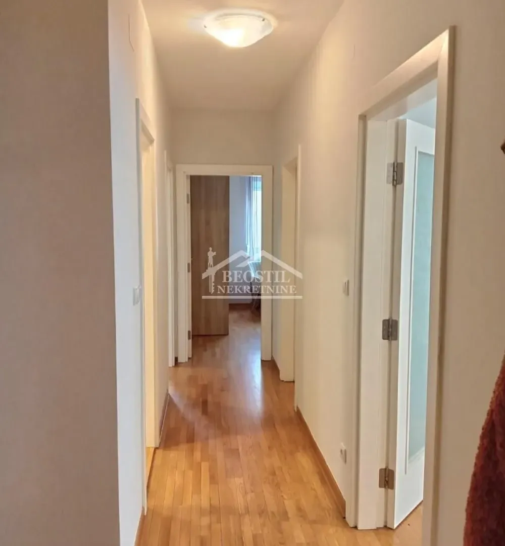 Prodaja, trosoban stan, 81m², Novi Beograd Sve Podlokacije, Beograd