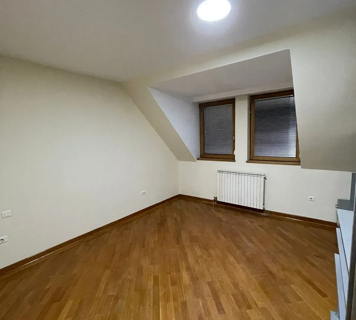 Rent, three bedroom apartment, 120m², Savski Venac, Beograd