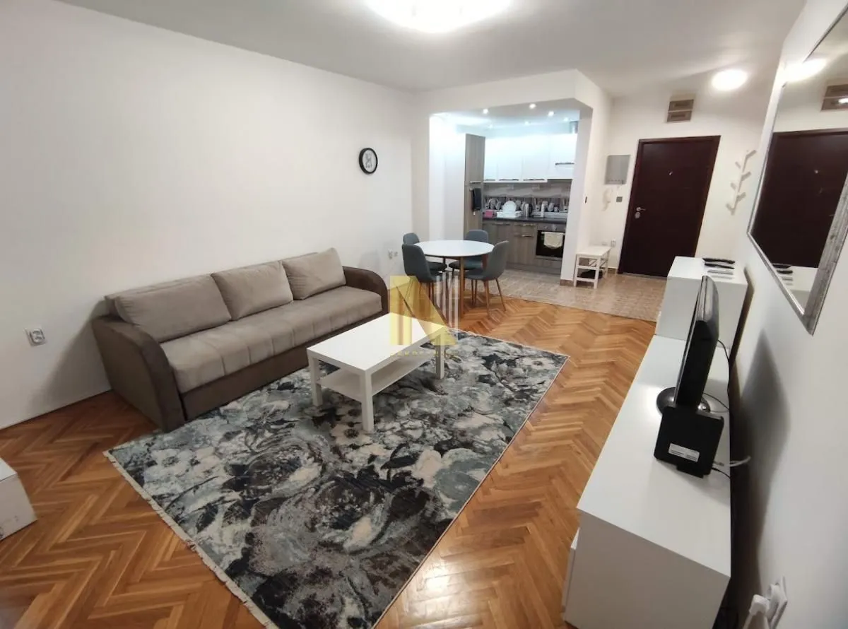 Izdavanje, dvosoban stan, 50m², Bulevar Oslobodjenja, Novi Sad Sve Podlokacije