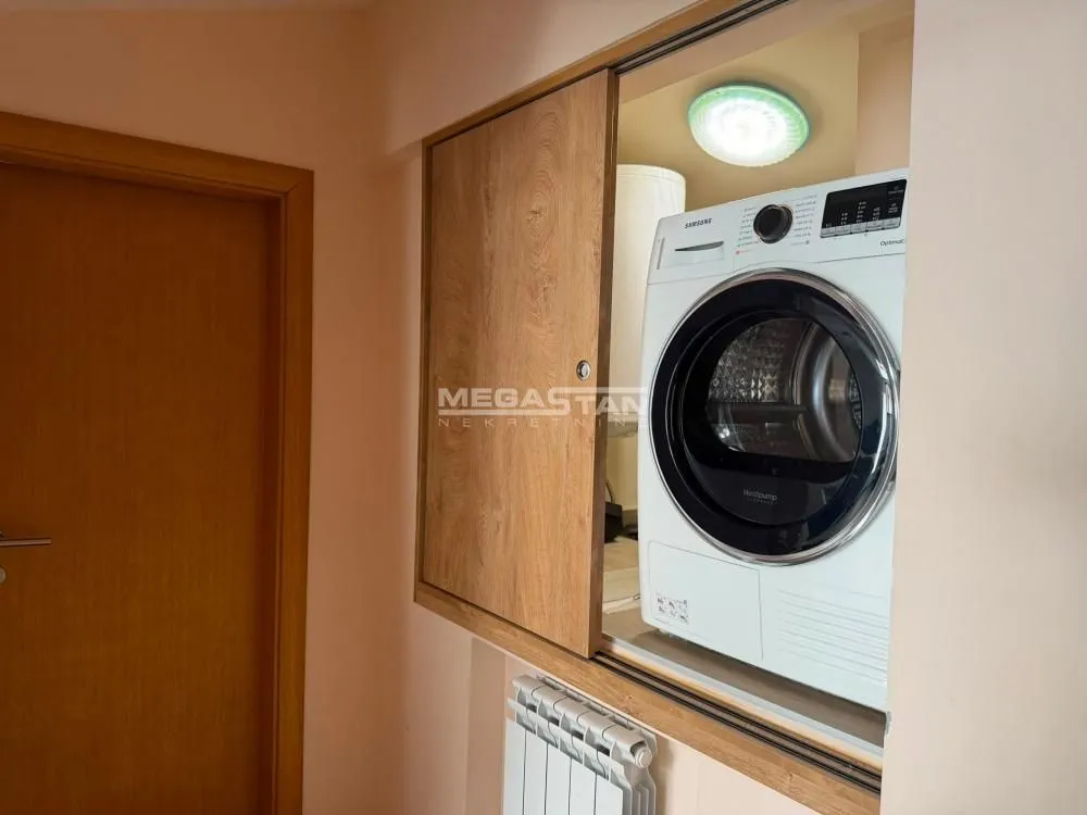 Prodaja, četvorosoban stan, 98m², Đeram Pijaca, Beograd
