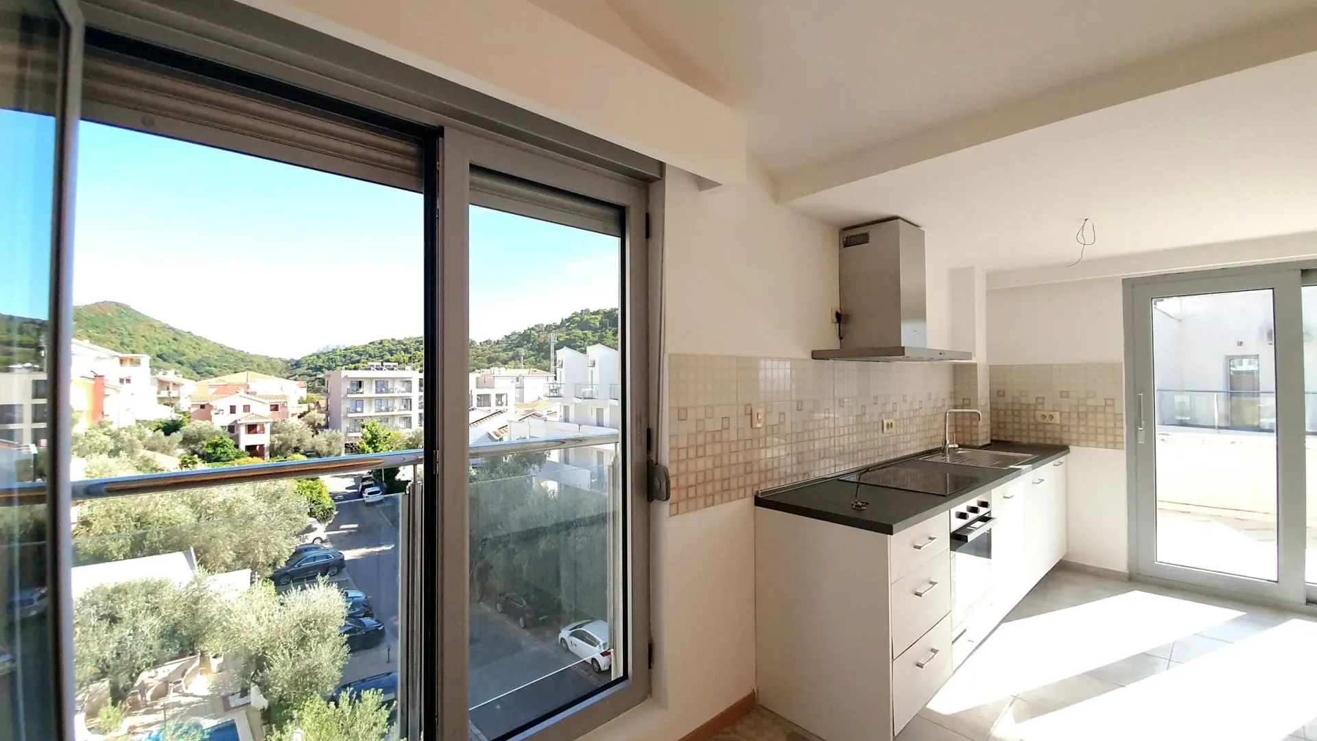 Sale, three bedroom apartment, 171m², Petrovac, Budva