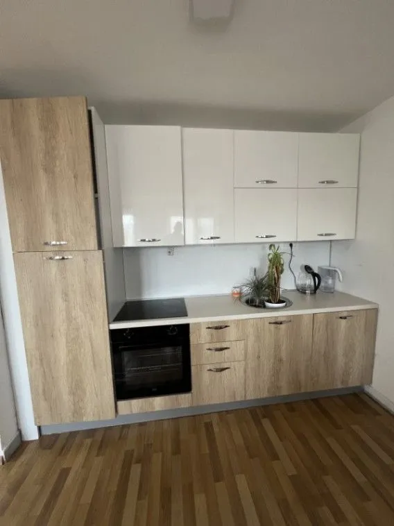 Izdavanje, dvosoban stan, 70m², Centar, Bar