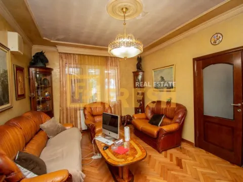 Prodaja, kuća, 150m², Stara Varoš, Podgorica - image 14