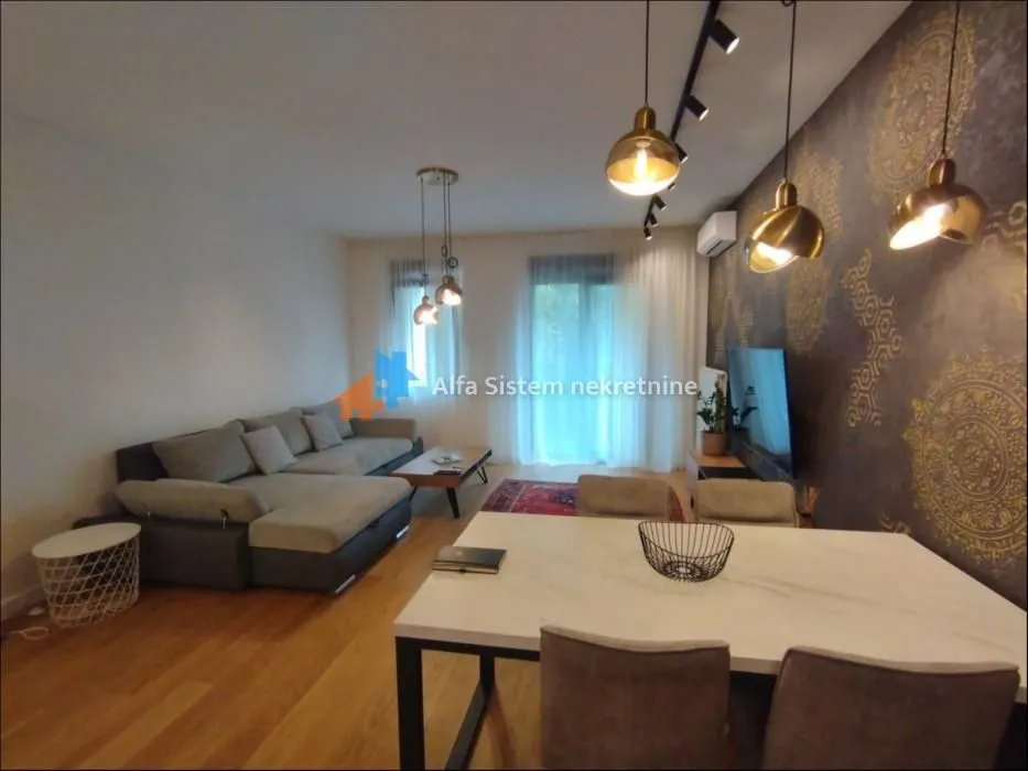 Izdavanje, trosoban stan, 88m², Trošarina, Voždovac Sve Podlokacije