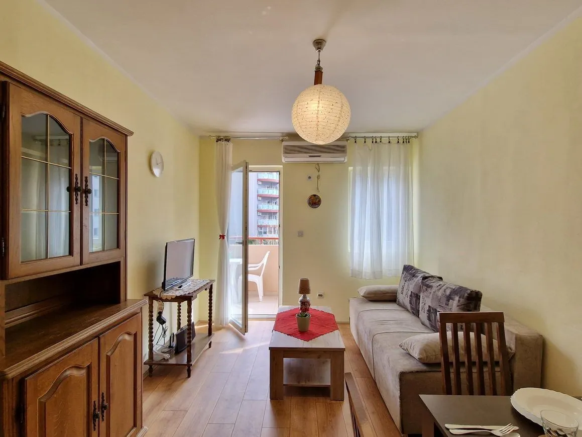 Izdavanje, jednosoban stan, 40m², Budva, Crna Gora