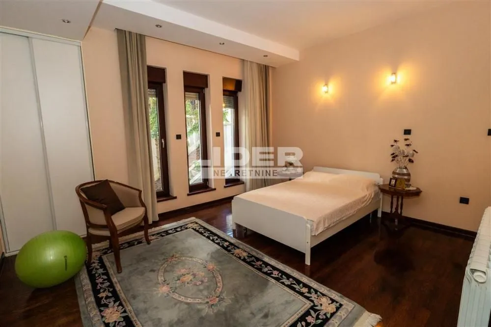 Sale, house, 600m², Savski Venac, Beograd