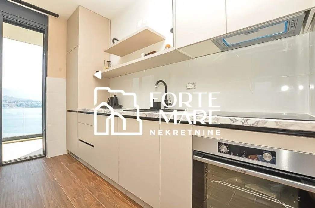 Prodaja, dvosoban stan, 61m², Njivice, Herceg Novi