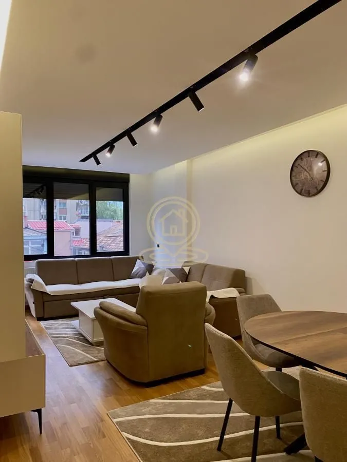 Izdavanje, dvosoban stan, 80m², Medijana, Niš