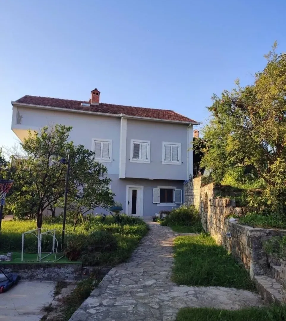 Rent, two bedroom apartment, 80m², Kavač, Kotor