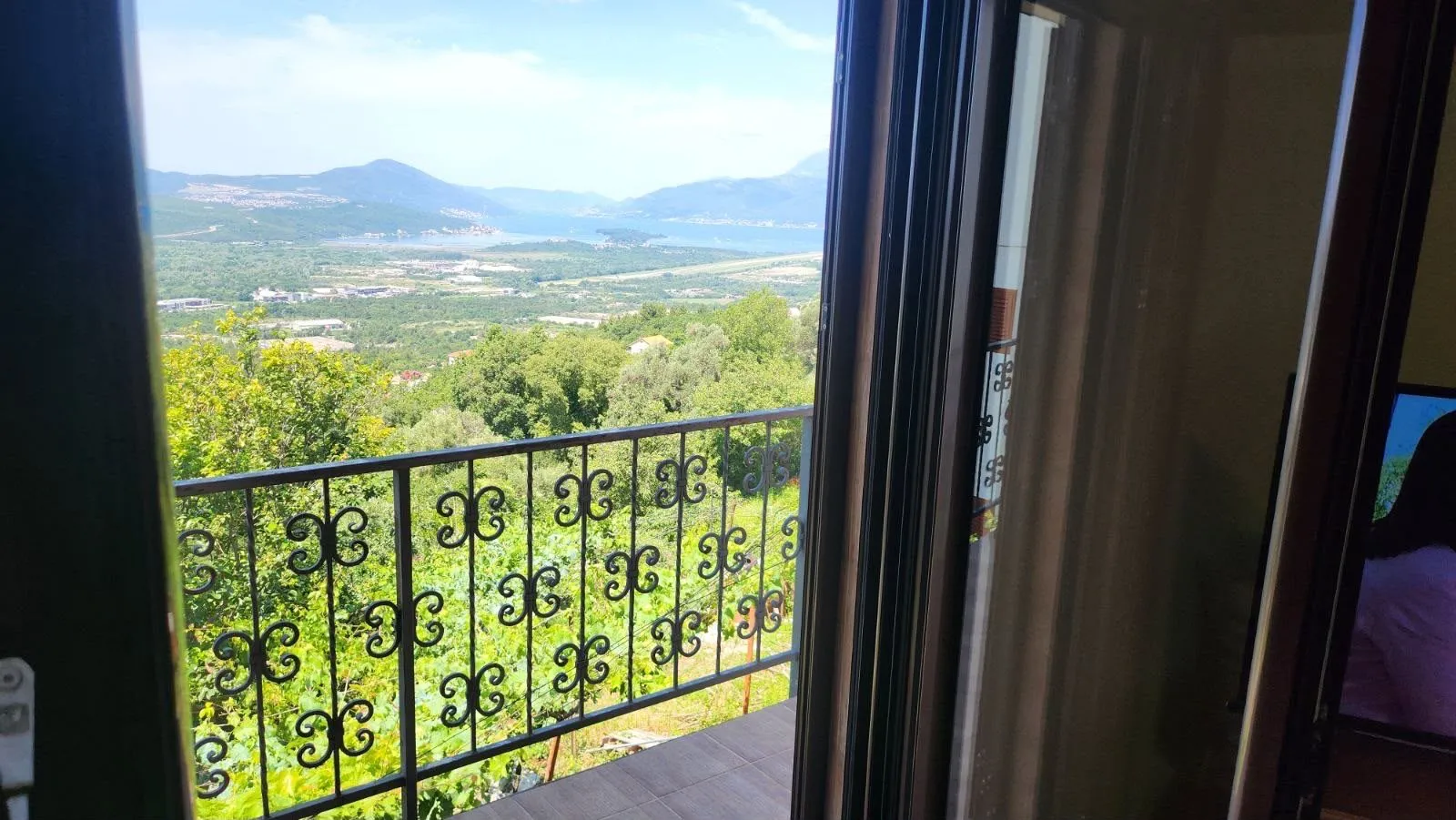 Rent, two bedroom apartment, 70m², Dub, Kotor