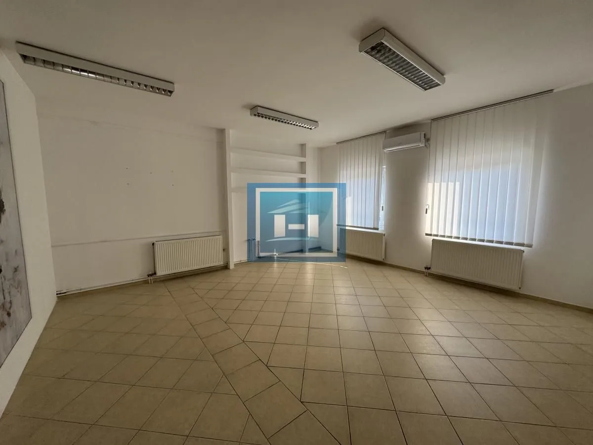 Rent, office space, 110m², Ćuprija, Srbija