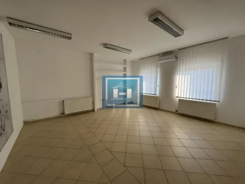 Izdavanje, poslovni prostor, 110m², Ćuprija, Srbija - image 9