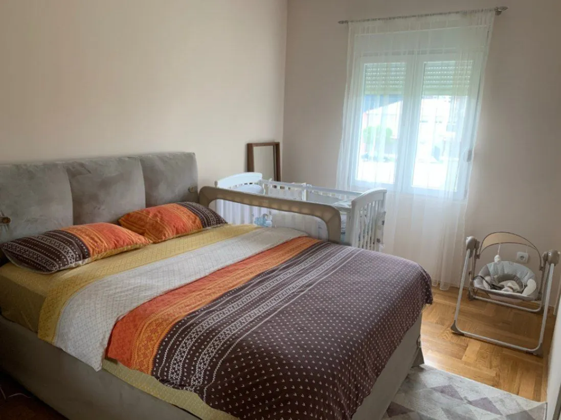 Izdavanje, dvosoban stan, 75m², Zabjelo, Podgorica