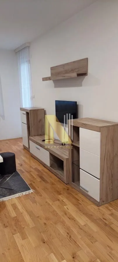 Izdavanje, jednosoban stan, 40m², Salajka, Novi Sad Sve Podlokacije