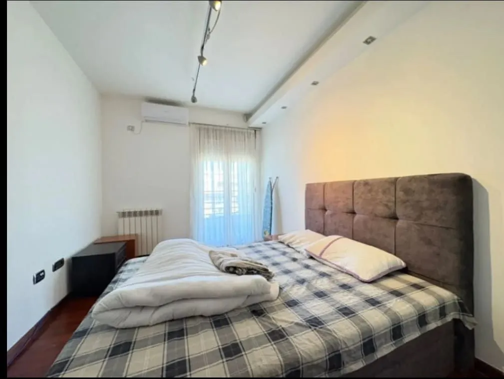 Izdavanje, dvosoban stan, 95m², Kod Capital Plaze, Podgorica