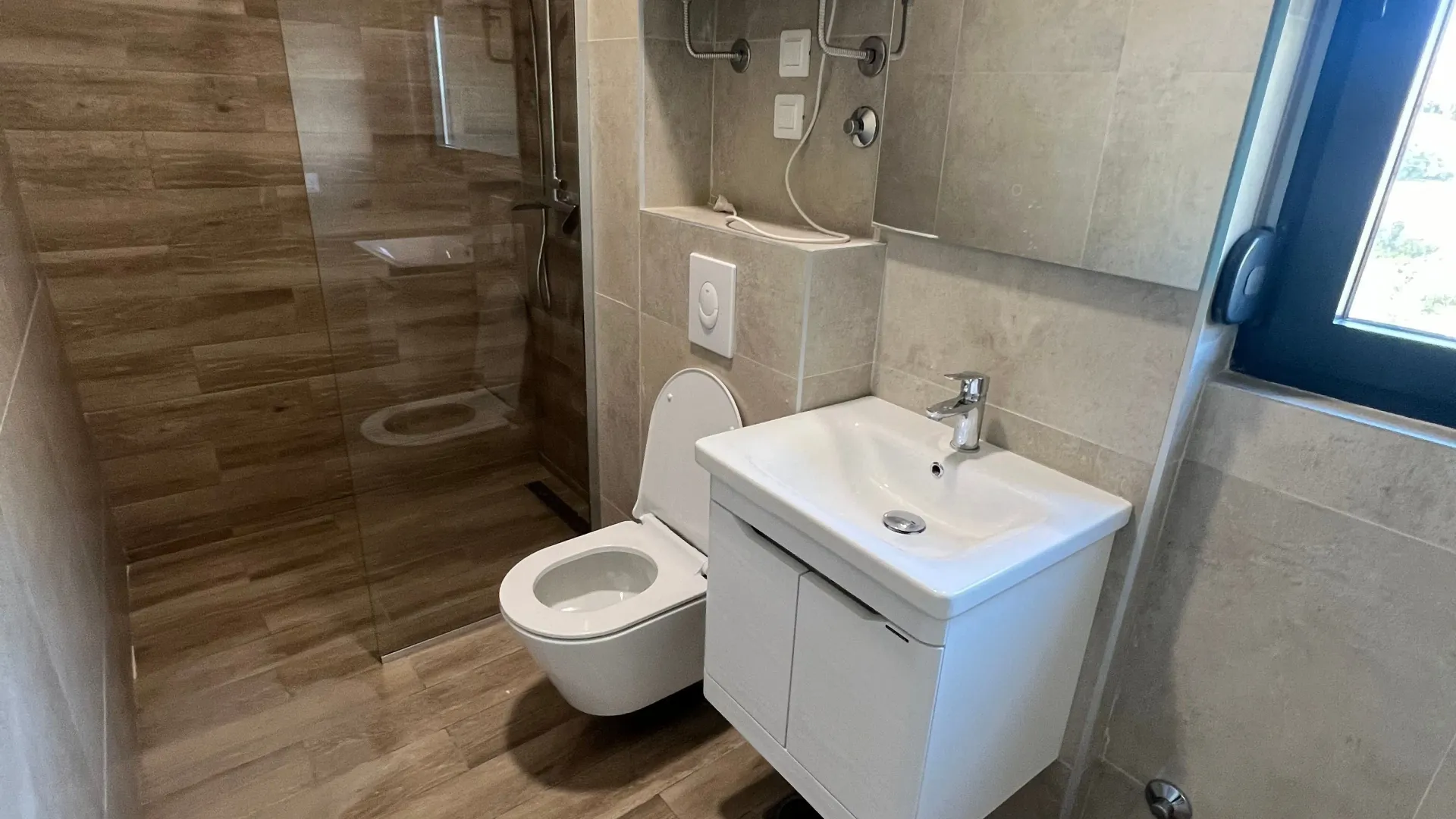 Izdavanje, dvosoban stan, 70m², Šušanj, Bar