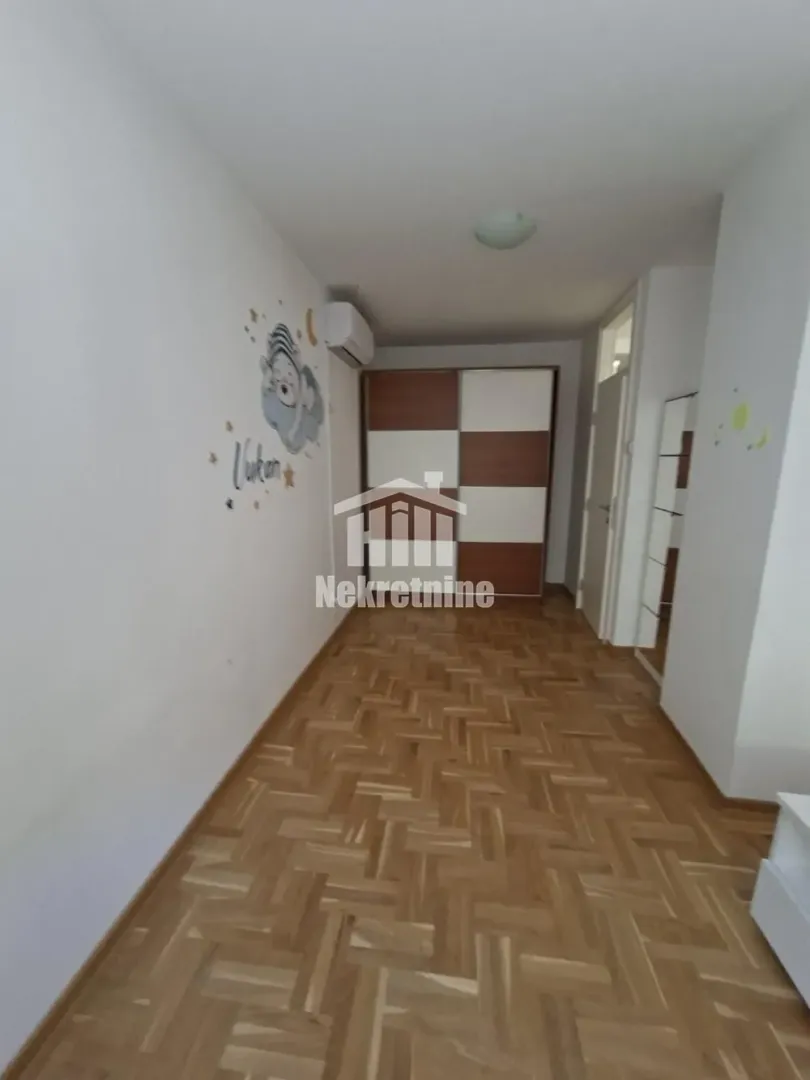 Izdavanje, trosoban stan, 72m², Julino Brdo, Beograd