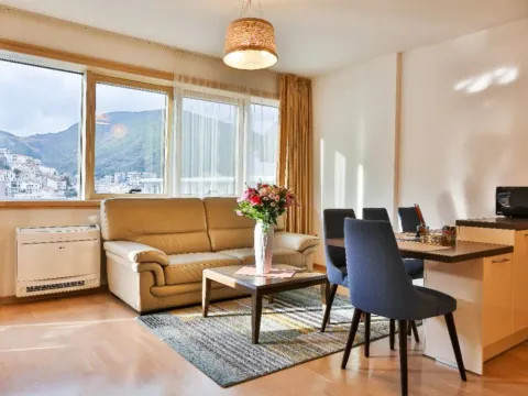 Izdavanje, jednosoban stan, 47m², Centar, Budva - image 11