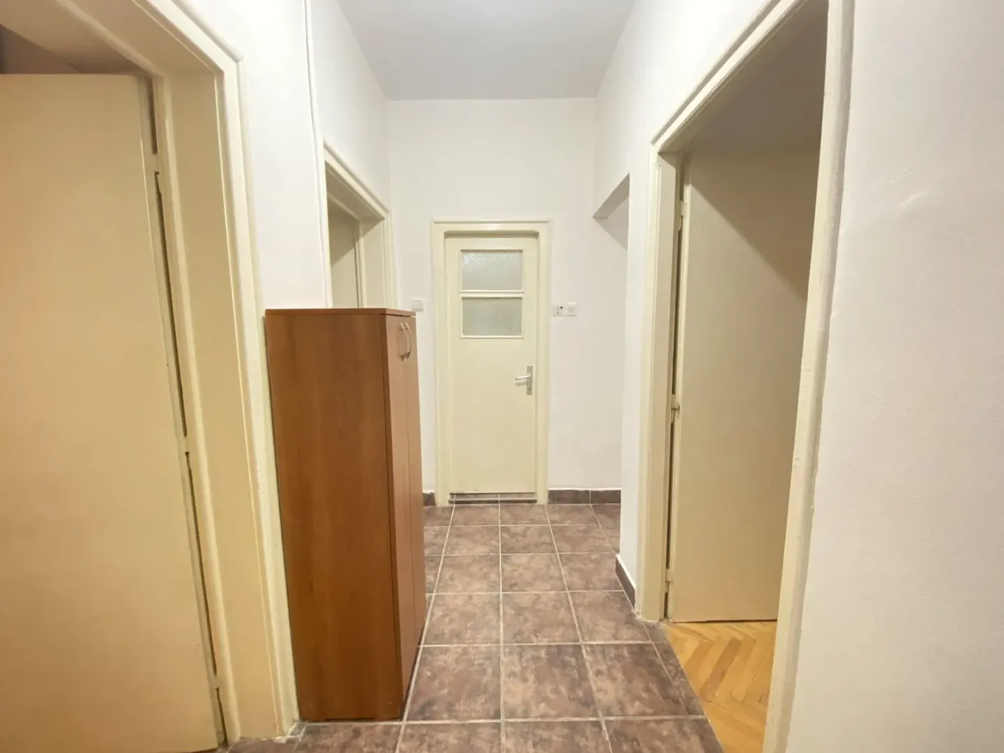 Izdavanje, trosoban stan, 68m², Centar, Podgorica
