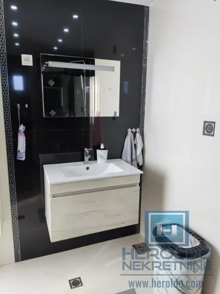 Sale, house, 459m², Batočina, Srbija