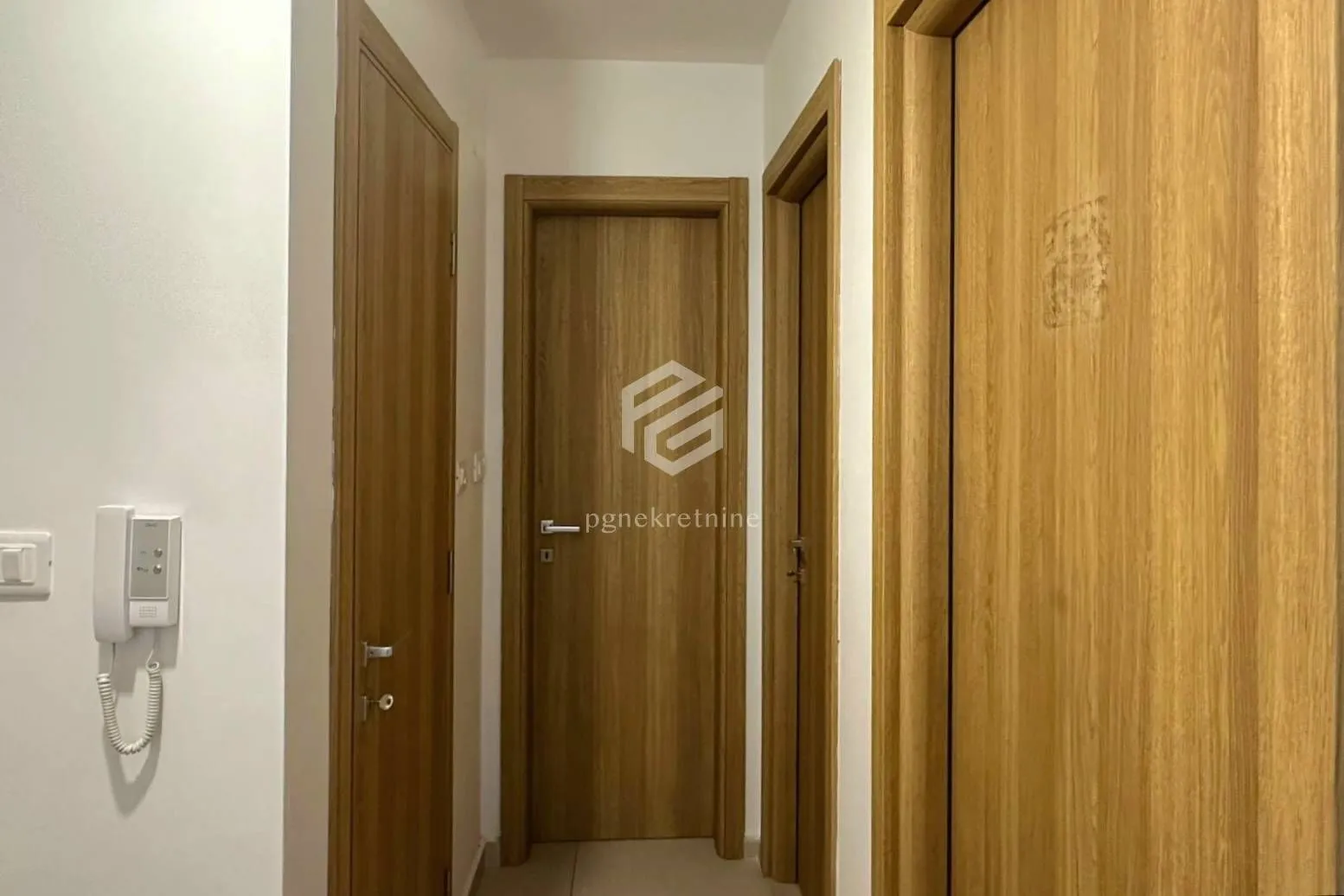 Izdavanje, dvosoban stan, 69m², Ljubović, Podgorica