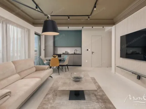 Sale, three bedroom apartment, 204m², Dobrota, Kotor - image 4