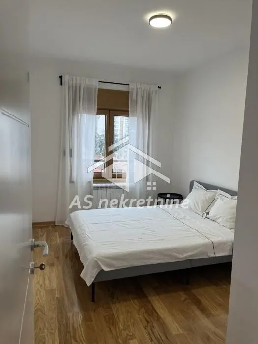 Rent, two bedroom apartment, 43m², Južni Bulevar, Vračar Sve Podlokacije