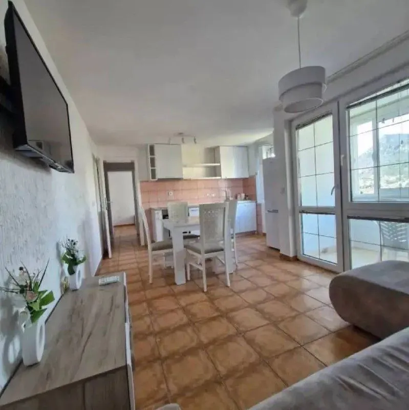 Prodaja, trosoban stan, 76m², Sutomore, Bar