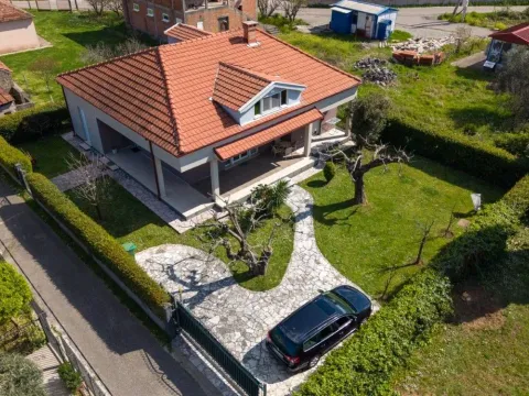 Sale, house, 200m², Tološi, Podgorica - image 21