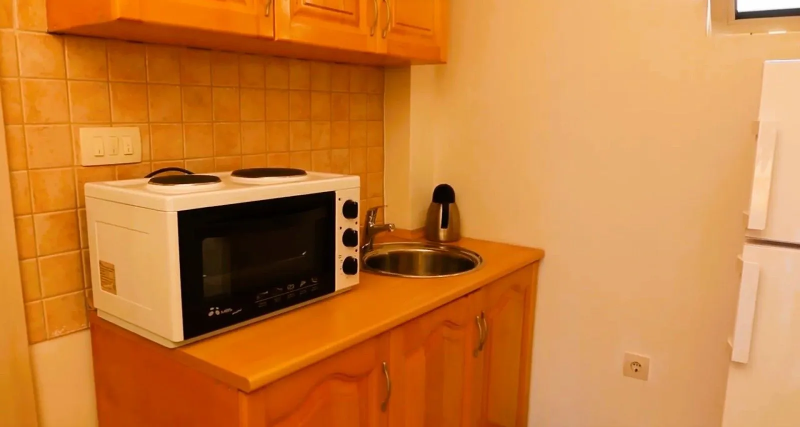 Izdavanje, kuća, 382m², Krimovica, Kotor