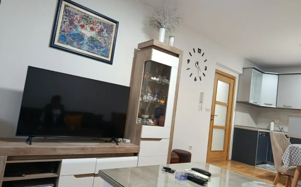 Izdavanje, jednosoban stan, 48m², Stari Aerodrom, Podgorica