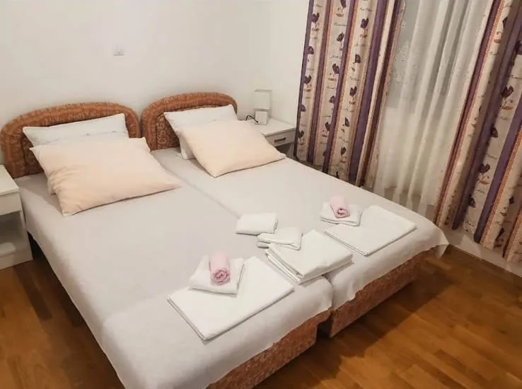Izdavanje, jednosoban stan, 45m², Bečići, Budva