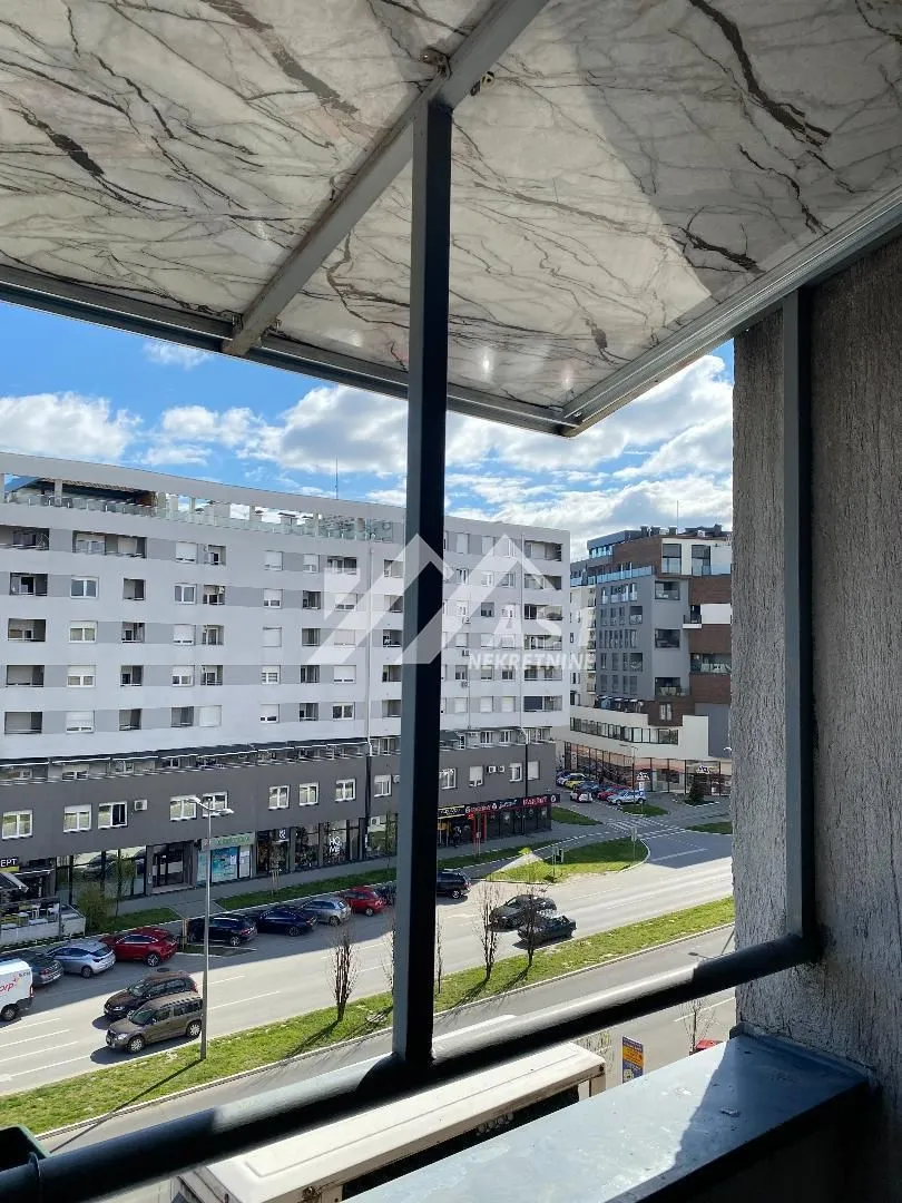 Izdavanje, četvorosoban stan, 100m², Bulevar Evrope, Novi Sad Sve Podlokacije